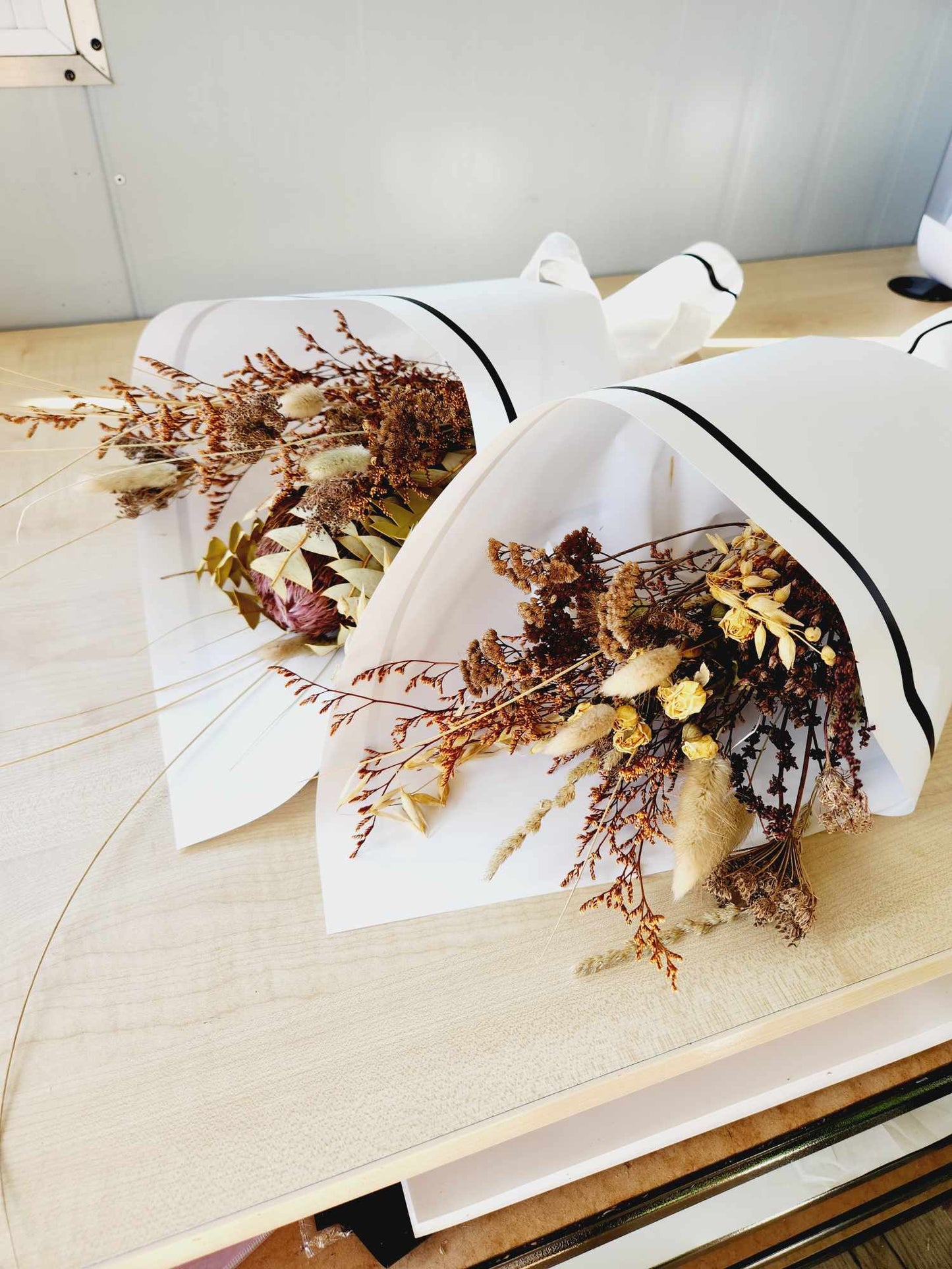 Pretty dried flower bouquets in three sizes, small medium and large. All our dried flowers are of high quality flowers, select from colourful bunches or natural non colour bouquets. Everbloom floral studio is your local friendly Mt Maunganui florist, delivering same day to papamoa, Mount Maunganui and Tauranga.