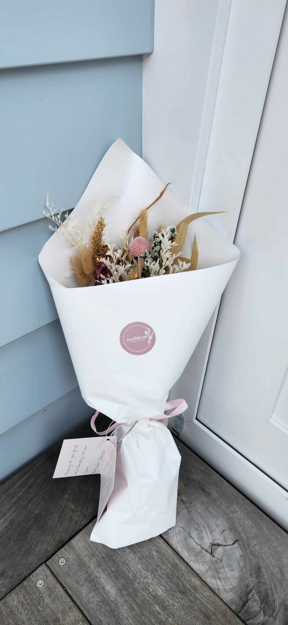 Pretty dried flower bouquets in three sizes, small medium and large. All our dried flowers are of high quality flowers, select from colourful bunches or natural non colour bouquets. Everbloom floral studio is your local friendly Mt Maunganui florist, delivering same day to papamoa, Mount Maunganui and Tauranga.