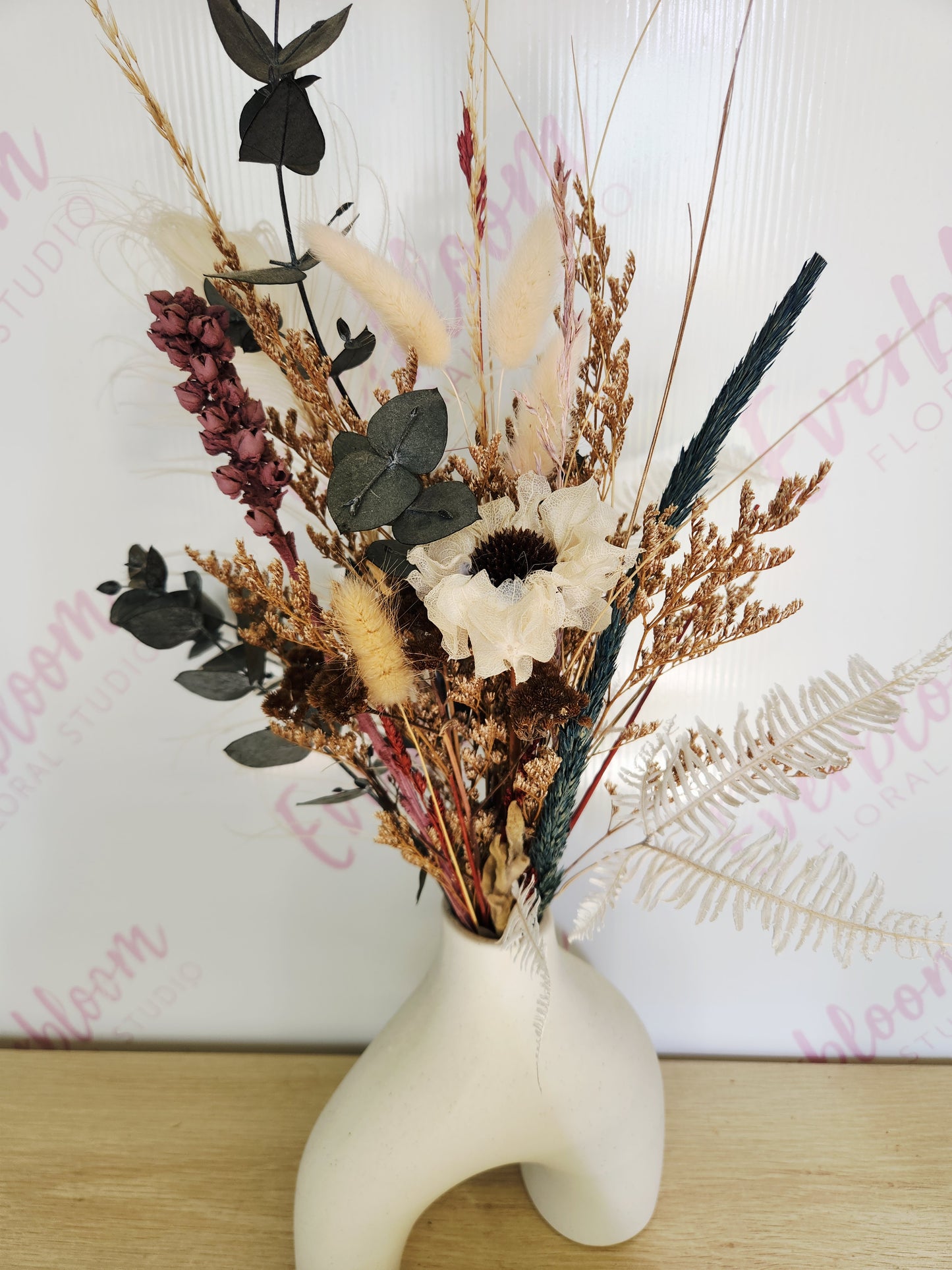 Dried flower arrangements and bouquets are a customer fave. Everbloom floral studio can custom make something special for you. Dried flower arrangements are made in ceramic designer vases. Delivered locally same day to Tauranga, papamoa and Mount Maunganui direct from our florist.