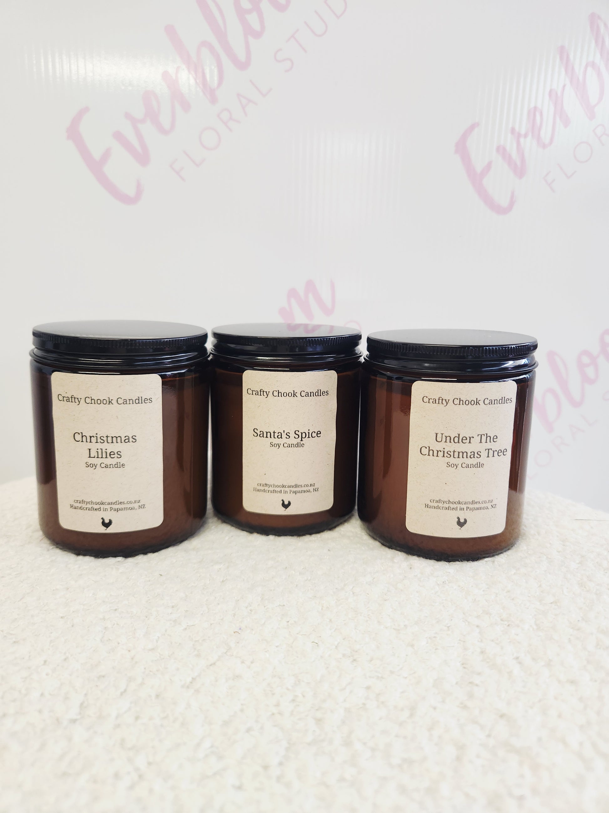 The three scents of soy Christmas candles for the holiday season.
Santa's spice, under the christmas tree and Christmas lilies
Everbloom Floral Studio 