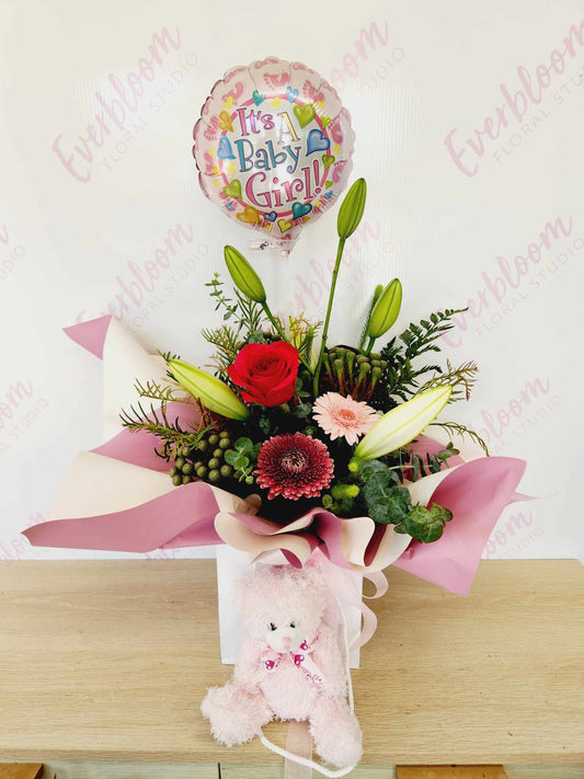 New born baby floral gift bag with soft toy and balloon. Everbloom floral studio. Mount Maunganui and Papamoa florist.