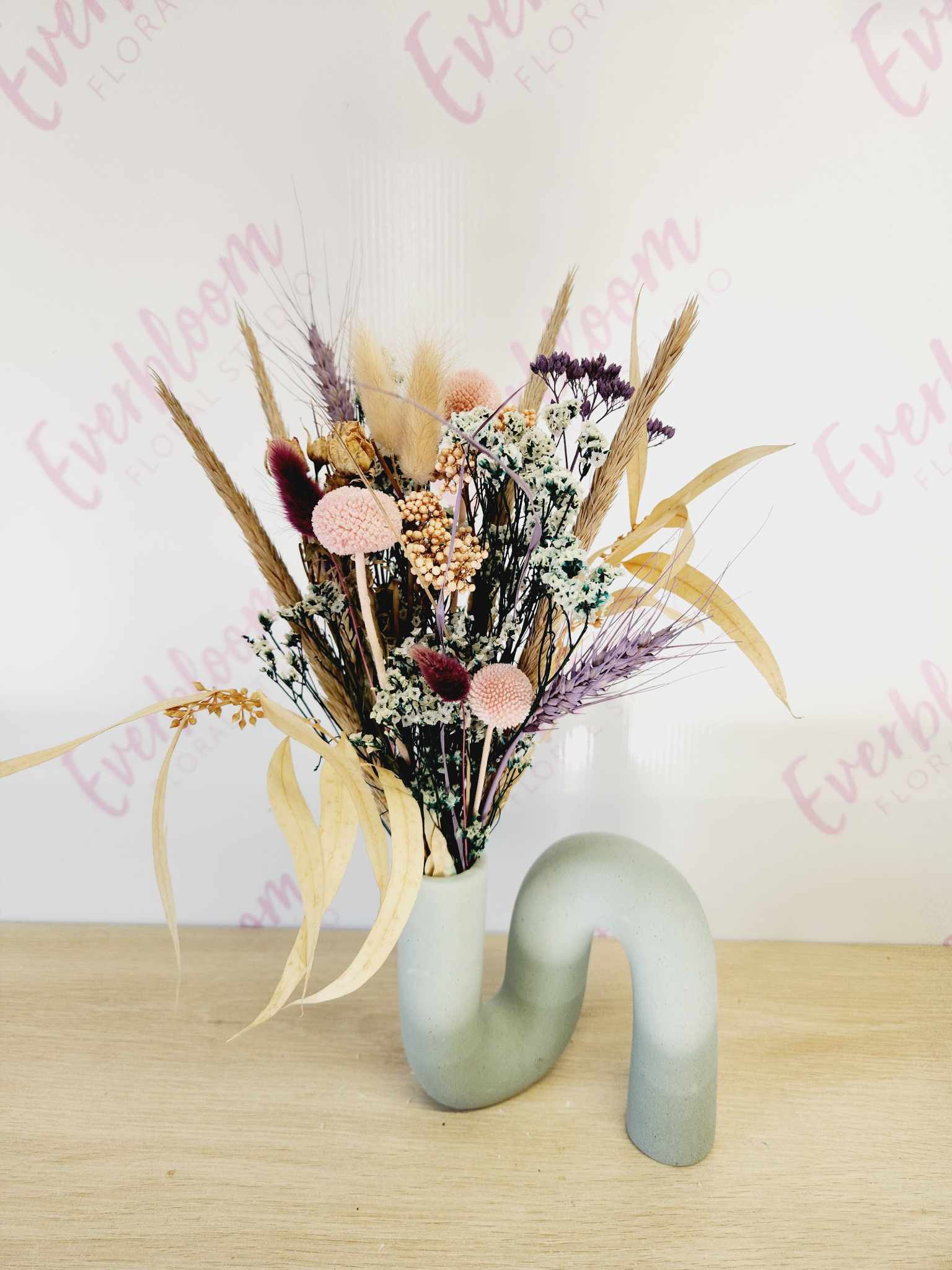 Dried flower arrangements and bouquets are a customer fave. Everbloom floral studio can custom make something special for you. Dried flower arrangements are made in ceramic designer vases. Delivered locally same day to Tauranga, papamoa and Mount Maunganui direct from our florist.