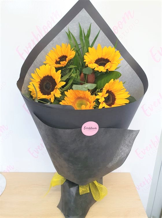 A happy bouquets of sunflowers, this bunch with bring happiness and a bit of sunshine to anyone's day. Send a bouquets of sunflowers today to that someone special in your life. Same day flower delivery from our everbloom floral studio in the sunny Mount Maunganui.